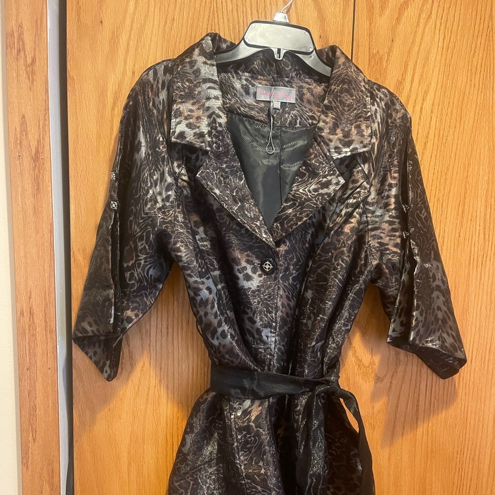 Women’s Short Jacket Size Large